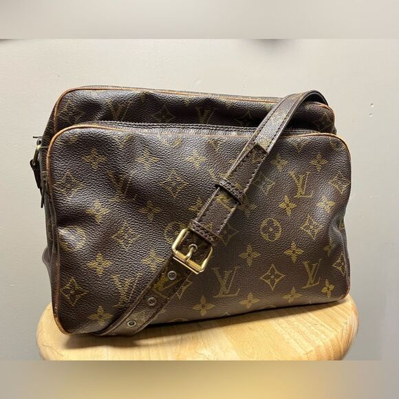 Louis Vuitton Nile Crossbody bag in Monogram - Picture 1 of 14
